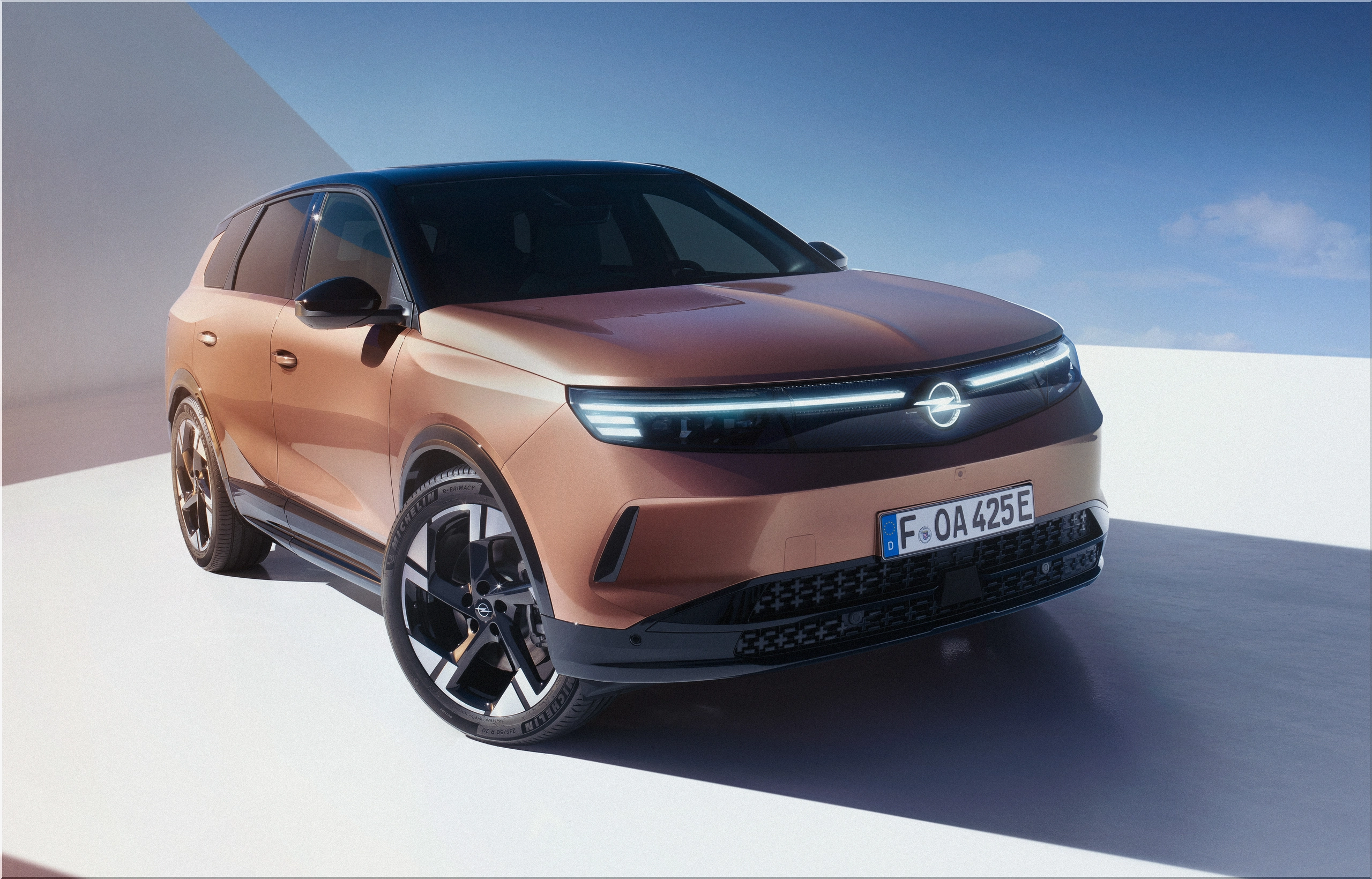 A Powerful Electric SUV: Unveiling the All-New 2025 Opel Grandland ...