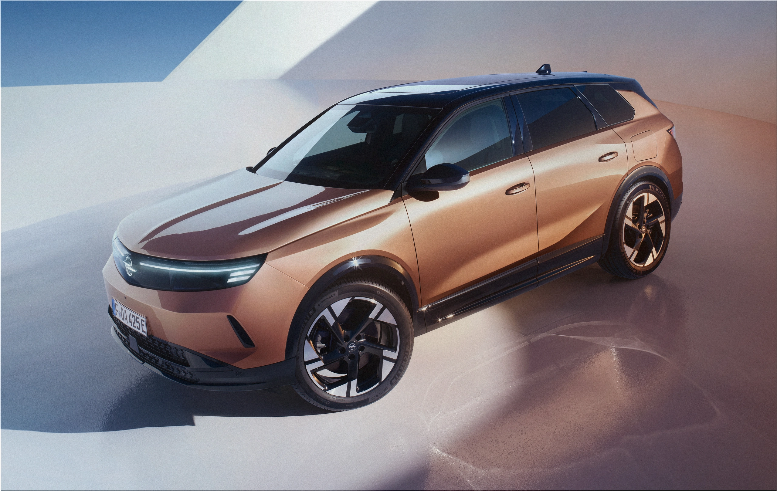 A Powerful Electric SUV: Unveiling the All-New 2025 Opel Grandland