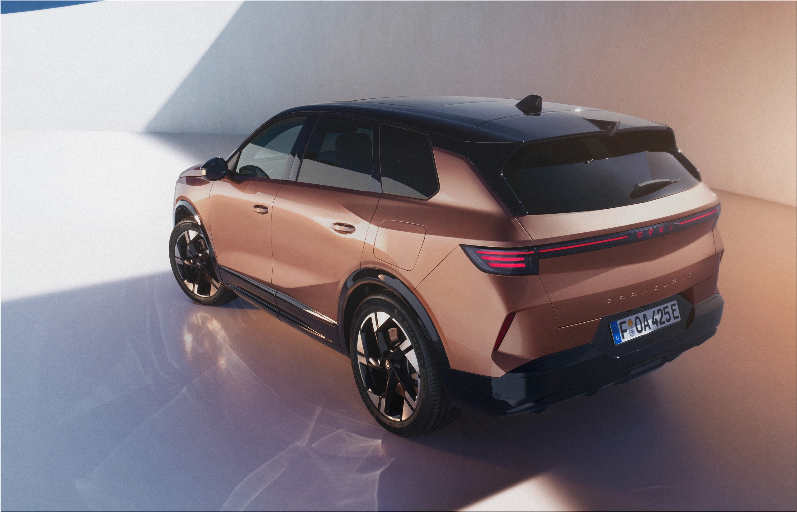 A Powerful Electric SUV: Unveiling the All-New 2025 Opel Grandland ...