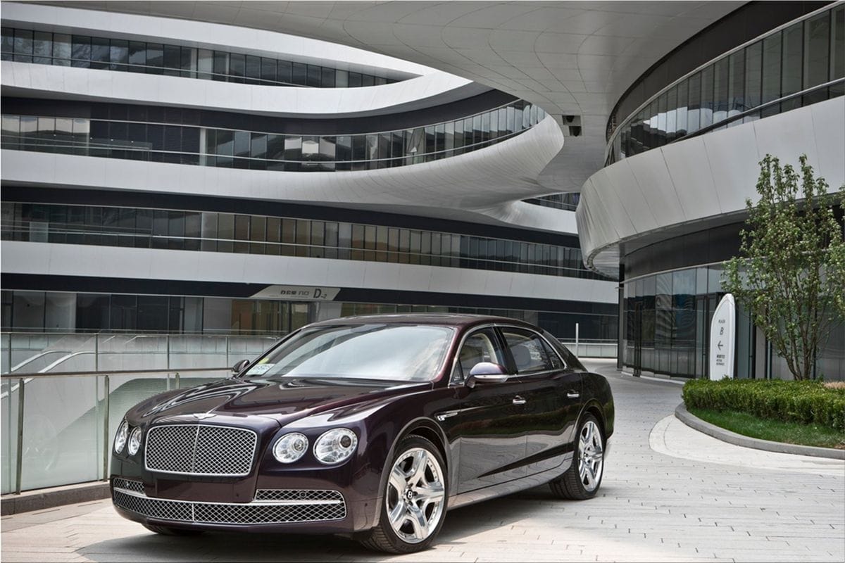 Бизнес класс машины фото The new Bentley Flying Spur in Geneva Car Division