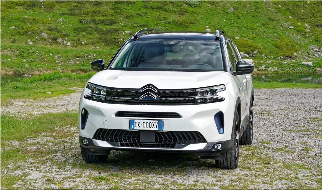 Citroen C5 Aircross Plug-in Hybrid Conquers the Tremola: A Swiss Adventure